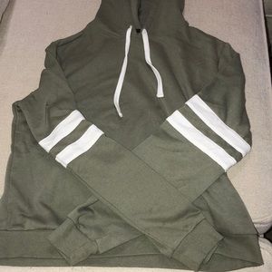 hunter green pullover sweatshirt